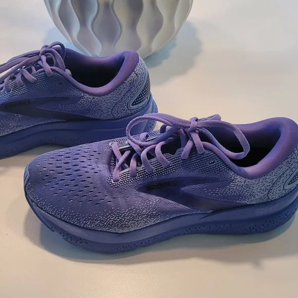 Brooks Ghost 16 Size 9 1/2 - Picture 5 of 12